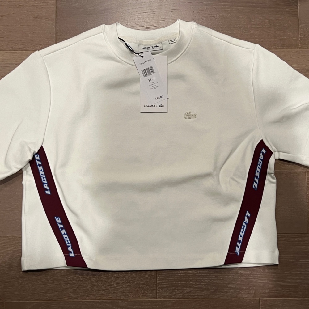 Lacoste new with tags never worn 
Size 38 or 6
Slightly cropped boxy fit
